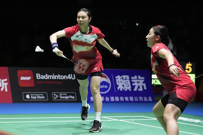 전 배드민턴 국가대표 김소영(뒤)은 지난해 태극마크를 반납했지만 여전히 국제대회를 누비며 경쟁력을 과시하고 있다. AP뉴시스