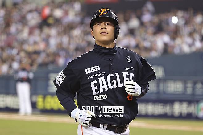 ▲ 한화 이글스가 13일 노시환을 1군 엔트리에서 말소했다. 노시환은 비시즌 한화와 11년 307억원이라는 초대형 비FA 다년계약을 맺었으나 올 시즌 초반 고전을 면치 못하고 있다. 시즌 타율이 1할에 머무는 등 긴 슬럼프에 빠졌다. 2군 퓨처스팀에서 몸과 마음을 재정비해야 한다. ⓒ곽혜미 기자