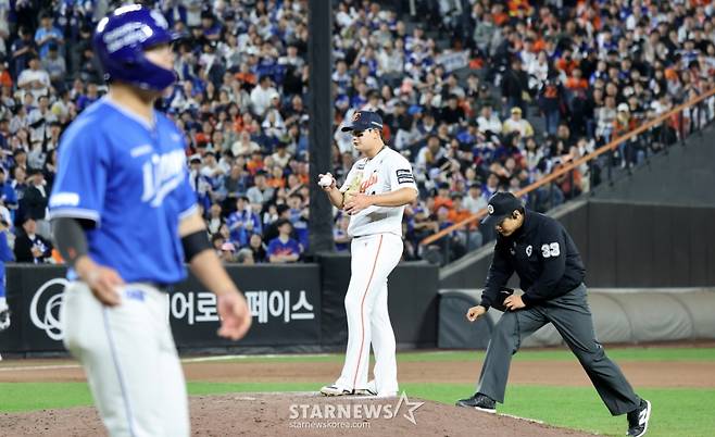 [한번에쓱] 2사 만루에서 흔들린 김서현 '디아즈에 이어 류지혁도 밀어내기볼넷'
