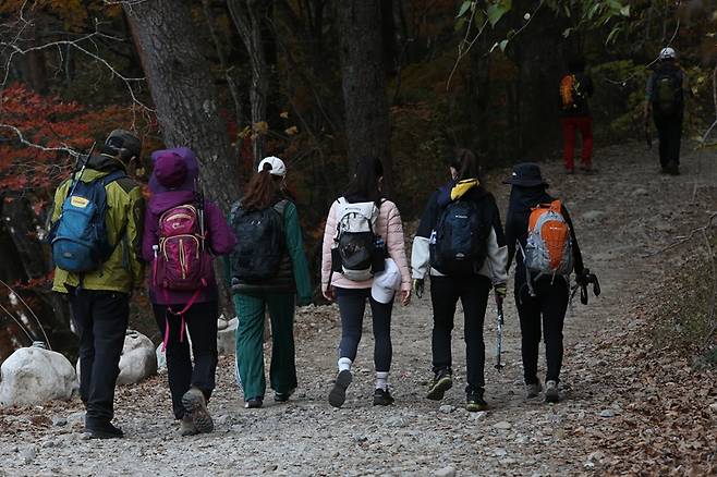 젊은층이 특정 장소의 '기운'을 추종하는 이유가 뭘까.[사진｜뉴시스]