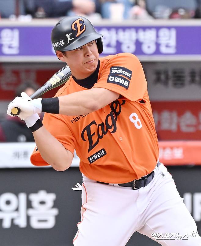 29일 오후 대전 한화생명 볼파크에서 열린 '2026 신한 SOL Bank KBO리그' 키움 히어로즈와 한화 이글스의 경기, 6회말 무사 1,2루 한화 노시환이 내야안타를 날리고 있다. 엑스포츠뉴스 DB