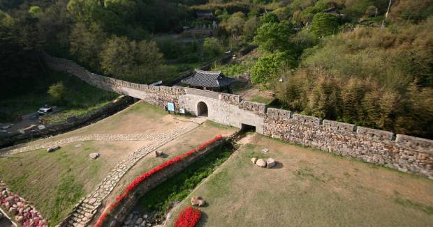 가산산성 진남문 전경.   <칠곡군 제공>