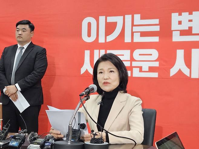 이진숙 전 방송통신위원장이 지난 14일 오후 국민의힘 대구시당에서 기자회견을 열고 입장을 발표하고 있다. /경북매일DB