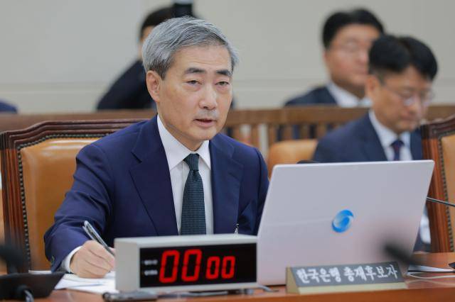 신현송 한국은행 총재 후보자가 15일 오전 서울 국회 재정경제기획위원회에서 열린 인사청문회에서 의원 질의에 답변하고 있다. [사진=유대길 기자]