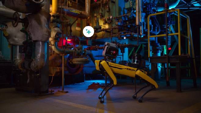 스팟이 산업 현장에서 온도 게이지(Gauge)를 확인하는 장면 (사진=보스턴다이나믹스)