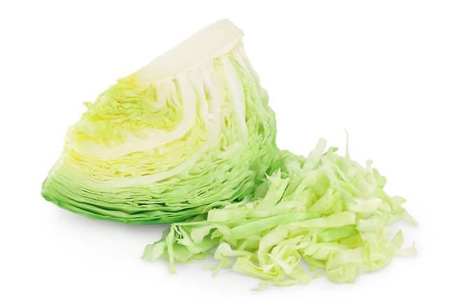 전날 양배추를 채 썰어 놓으면 다음날 아침에  먹기 간편하다. 영양소도 그대로 지킬 수 있다. 사진=게티이미지뱅크