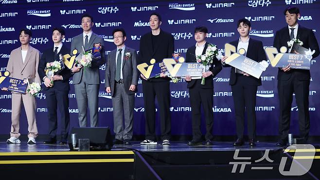 베스트7을 수상한 황승빈  2026.4.13 ⓒ 뉴스1 오대일 기자