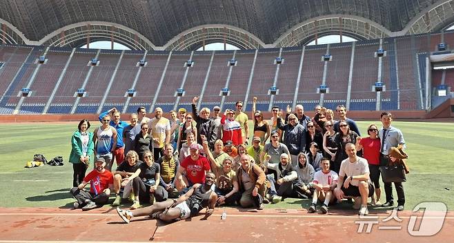 북한 전문 스웨덴 여행사 코리아 콘설트(Korea Konsult)는 러시아 여권 소지자 50명이 이달 초 북한을 방문해 스포츠 관광 프로그램에 참여했다고 밝혔다. 이들은 당초 지난 5일 열릴 예정이던 평양국제마라톤 참가 신청자들이었다.(코리아 콘설트 페이스북 갈무리).