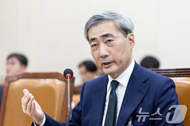 신현송 한국은행 총재 후보자가 15일 서울 여의도 국회에서 열린 제434회국회(임시회) 재정경제기획위원회 인사청문회에서 의원 질의에 답변하고 있다. 2026.4.15 ⓒ 뉴스1 이승배 기자