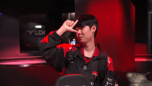 15일 서울 종로구 치지직 롤파크에서 열린 '2026 LoL 챔피언스 코리아(LCK)' 정규 시즌 1라운드 경기에서 농심 레드포스는 BNK 피어엑스를 상대로 세트 스코어 2대0 완승을 거두었다. (농심레드포스 & BNK피어엑스=2:0). /사진=네이버 치지직 라이브영상 캡처