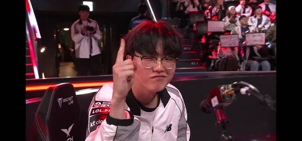 15일 서울 종로구 치지직 롤파크에서 열린 '2026 LoL 챔피언스 코리아(LCK)' 정규 시즌 경기에서 KT 롤스터가 디플러스 기아를 세트 스코어 2대1로 꺾고 개막 5연승을 완성했다.(KT롤스터&디플러스기아 =2:1). /사진=네이버 치지직 라이브영상 캡처