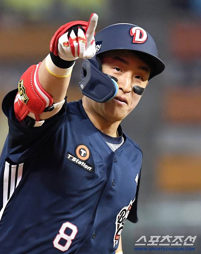 14일 인천 SSG랜더스필드에서 열린 SSG와 두산의 주중 3연전 첫 번째 경기. 4회 투런 홈런을 날린 두산 손아섭. 인천=송정헌 기자 songs@sportschosun.com