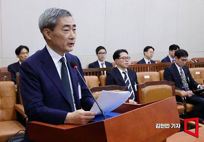 신현송 한국은행 총재 후보자가 15일 국회 재정경제기획위원회에서 열린 인사청문회에서 발언하고 있다.