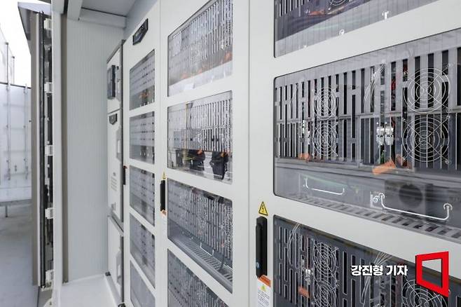 충남 LS일렉트릭 천안DC팩토리에 설치된 DC배전용 반도체 변압기. 기사와 직접적인 연관 없음. 강진형 기자