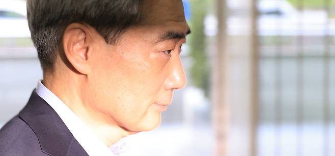 인사청문회를 하루 앞둔 신현송 한국은행 총재 후보자가 1일 서울 중구 한화금융플라자에 차려진 인사청문회 준비 사무실로 출근하고 있다. 연합뉴스