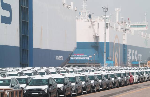 지난 3일 경기도 평택항에 수출용 자동차가 세워져 있는 모습. [연합뉴스]
