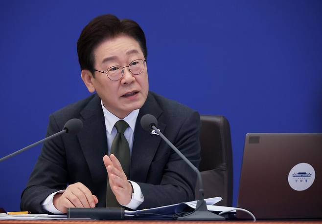 이재명 대통령이 2026년 4월14일 청와대에서 열린 국무회의 겸 비상경제점검회의에서 발언하고 있다. 연합뉴스
