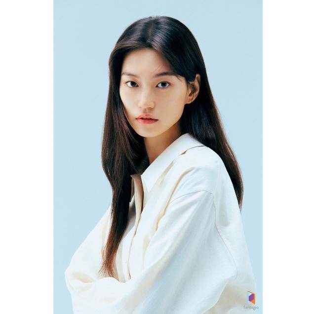 그룹 아이오아이 멤버이자 배우 김도연이 영화 ‘도라’로 칸 영화제에 입성한다. 판타지오 제공