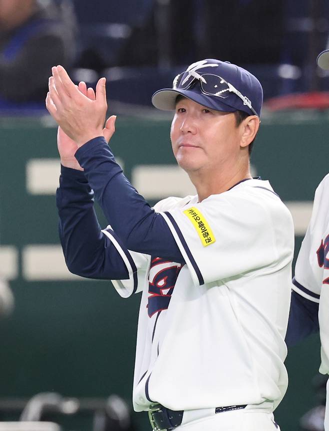 <yonhap photo-7678="">대한야구소프트볼협회는 2026 각 연령별 국제대회에 파견할 야구 국가대표 지도자 공개 모집 결과, 류지현(55) 전 WBC 대표팀 감독을 2026 아이치·나고야 아시안게임 야구 국가대표팀 감독 적격자로 선정했다고 15일 밝혔다.2026.3.5 hwayoung7@yna.co.kr/2026-03-05 22:10:33/ <저작권자 ⓒ 1980~2026 ㈜연합뉴스. 무단 전재 재배포 금지, AI 학습 및 활용 금지></yonhap>