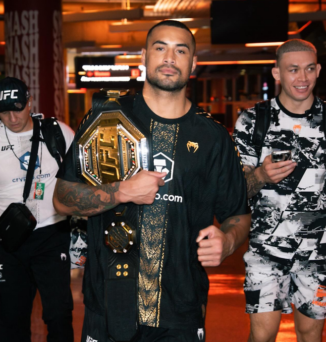 UFC 라이트헤비급 챔피언에 오른 울버그. 사진=울버그 SNS