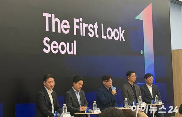 15일 삼성 강남에서 열린 2026년형 TV 신제품 발표 미디어브리핑에서 관계자들이 질문에 답하고 있다. [사진=황세웅 기자]