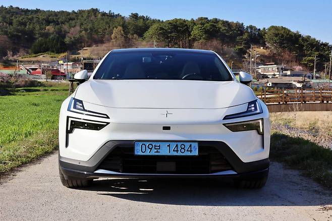 폴스타 4 전면부 / 출처=IT동아