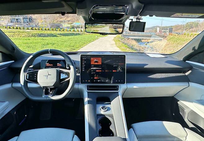 폴스타 4 실내 / 출처=IT동아