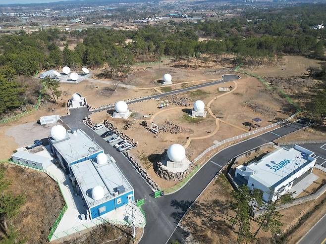 제주 한경면에 들어선 컨텍의 제주ASP. 글로벌 파트너사들의 위성 데이터를 송수신하고 관리한다. [사진 컨텍]