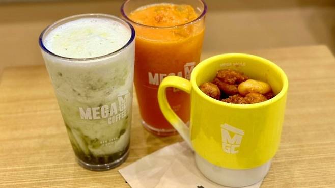 메가MGC커피에서 출시한 '엠지씨네 양념 컵치킨'. 사진=메가MGC커피