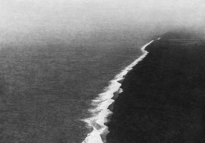 영국 파이낸셜 타임스가 신문 전면에 소개한 작가의 작품 Unseen #55, 2024. /Courtesy of the artist and PKM Gallery.