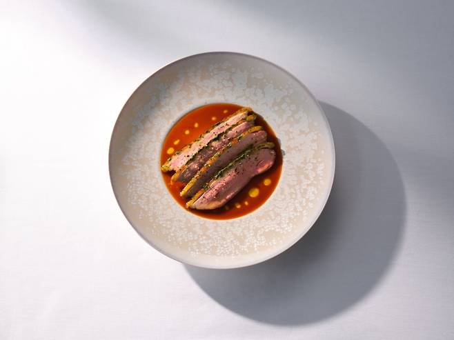 '스테이 펀' 코스에 나오는 오리 가슴살 구이. ⓒSTAY 제공