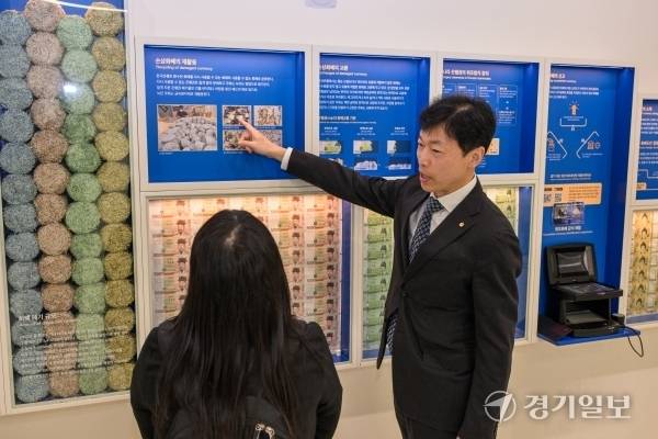 수원특례시 광교동에 마련한 한국은행 경기본부 신청사에서 진수원 한국은행 경기본부장의 모습. 윤원규기자