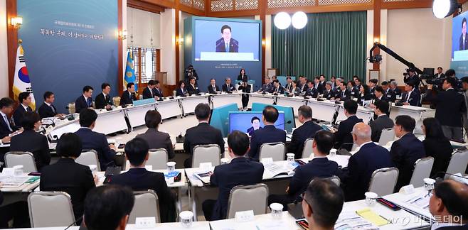 (서울=뉴스1) 이재명 기자 = 이재명 대통령이 15일 청와대에서 열린 규제합리화위원회 제1차 전체회의에서 발언을 하고 있다. 2026.4.15/뉴스1  Copyright (C) 뉴스1. All rights reserved. 무단 전재 및 재배포,  AI학습 이용 금지. /사진=(서울=뉴스1) 이재명 기자