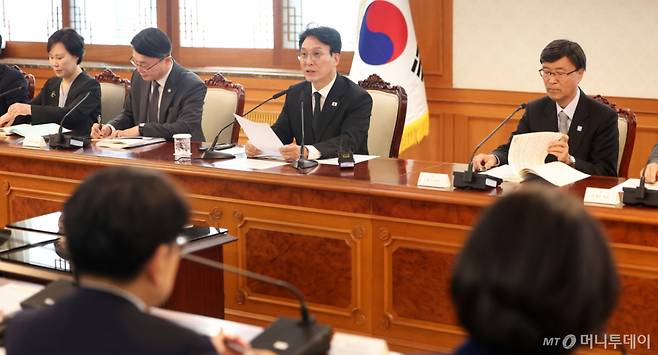 [서울=뉴시스] 김선웅 기자 = 김민석 국무총리가 15일 서울 종로구 정부서울청사에서 열린 제28차 장애인정책조정위원회에서 모두발언을 하고 있다. 2026.04.15.   /사진=김선웅