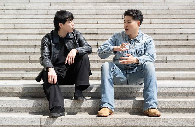 김영상(왼쪽) 작곡가와 비트박서 빅맨은 국악관현악과 비트박스가 서로를 해치지 않으면서도 공존하는 음악을 만들기 위해 오랜 시간 머리를 맞댔다. 윤창빈 기자