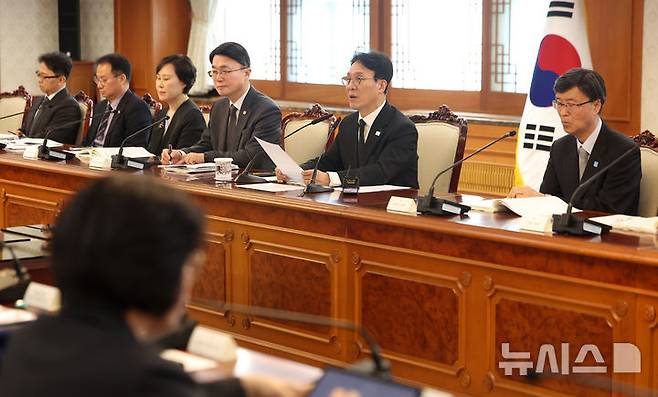[서울=뉴시스] 김선웅 기자 = 김민석 국무총리가 15일 서울 종로구 정부서울청사에서 열린 제28차 장애인정책조정위원회에서 모두발언을 하고 있다. 2026.04.15. mangusta@newsis.com