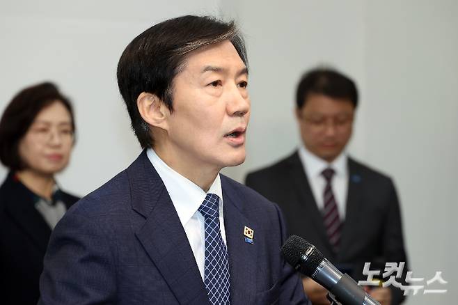 조국혁신당 조국 대표가 14일 서울 여의도 국회에서 6·3 지방선거와 함께 치러지는 국회의원 재보궐선거 경기 평택을 출마 기자회견을 하고 있다. 윤창원 기자