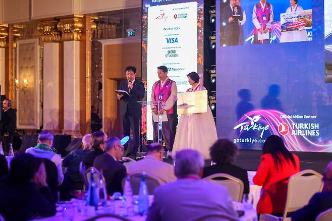 지난해 4월 경북이 PATA 개최지로 선정되자 김남일 사장 등이 대표 연설을 하고 있다. 경북문화관광공사 제공