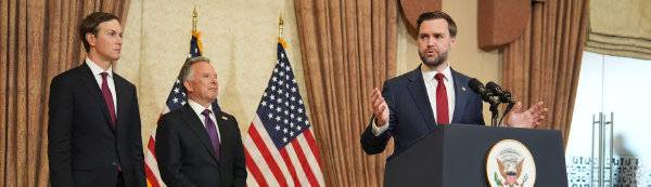 4월 12일(현지 시간) 파키스탄 수도 이슬라마바드에서 J D 밴스 미국 부통령(맨 오른쪽)이 미국-이란 간 휴전 협상 결과를 발표하는 기자회견을 하고 있다. 뉴시스