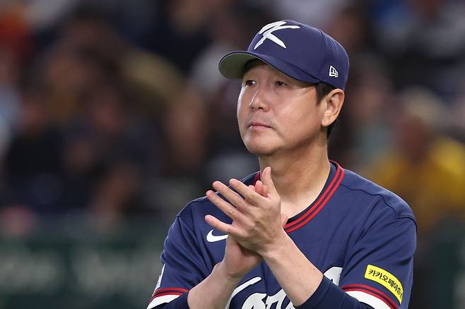 류지현 감독이 제6회 월드베이스볼클래식에 이어 2026아이치·나고야아시안게임 야구 대표팀 감독으로도 내정됐다. 대한야구소프트볼협회는 15일 “류 감독을 2026아이치·나고야아시안게임 대표팀 감독 적격자로 선정했다”고 밝혔다. 뉴시스