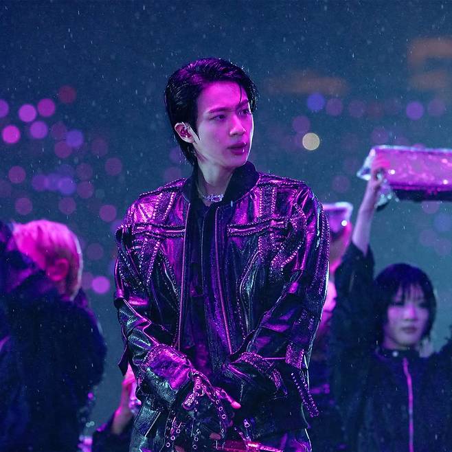 방탄소년단 진, 세이렌이 된 '美의 남신'..고양 물들인 환상 보컬→퍼포먼스