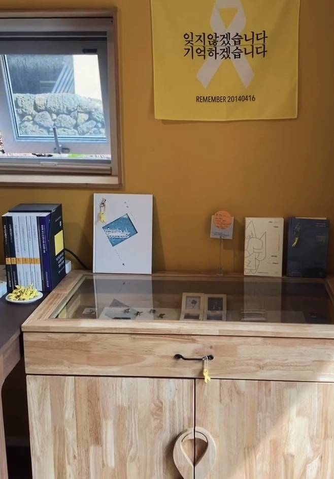 정보배 씨 책방에 마련된 세월호 기억 공간 [정보배 씨 제공. 재판매 및 DB 금지]