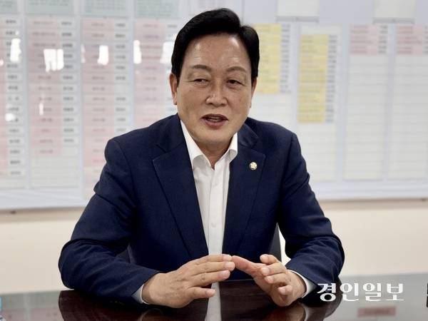 사진은 지난달 25일 김선교 국민의힘 경기도당 위원장 겸 도당 공천관리위원장이 인터뷰를 진행 중인 모습. 2026.3.25 /한규준기자 kkyu@kyeongin.com