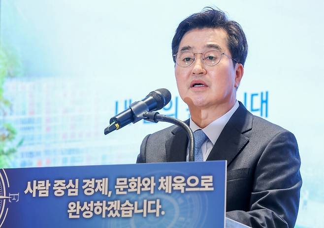 ▲&nbsp;김동연 지사가 수원시 영통구 경기도서관에서 열린 경기도 문화·체육 비전 선포식에서 발언하고 있다./전광현 기자 maggie@incheonilbo.com