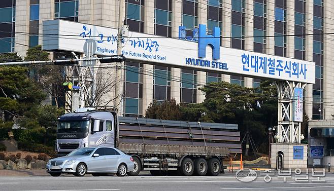 인천 동구에 소재한 현대제철 공장 입구. 정선식 기자