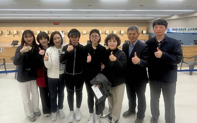 대회 기간 중 이혜경 논산계룡교육지원청 교육장은 롤러, 사격, 레슬링 등 주요 경기 현장을 직접 방문해 선수들의 손을 맞잡았다. 이 교육장은 승패에 연연하기보다 최선을 다하는 학생들의 모습에 깊은 감동을 표하며 따뜻한 격려를 아끼지 않았다.(사진=논산계룡교육지원청 제공)