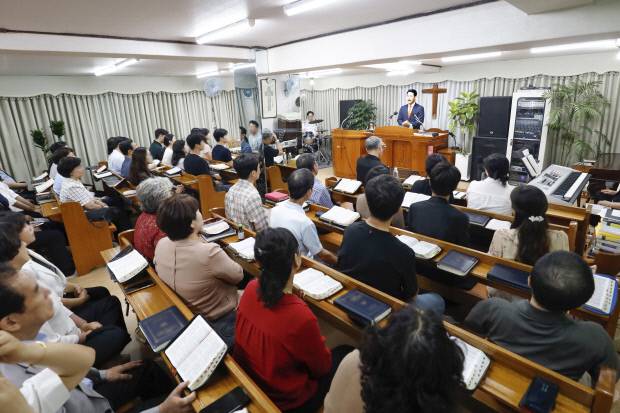 김수진 신천지 다대오지파장이 대구의 한 대한예수교장로회 소속 교회 강단에서 말씀을 증거하고 있다. 신천지 다대오지파 제공