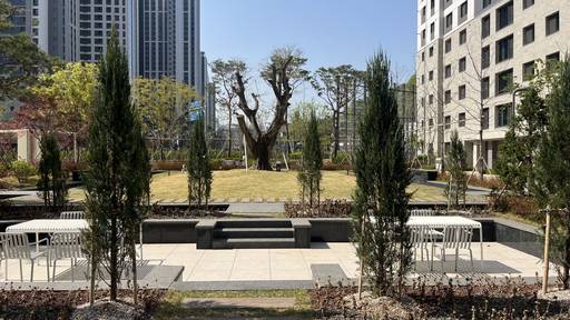 '철산자이 브리에르' 단지 내 어반갤러리야드./성채리 인턴기자