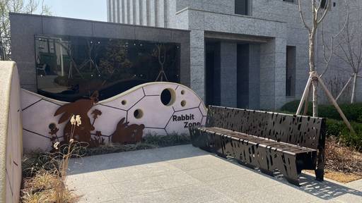 '철산자이 브리에르' 단지 내 휴식 공간./성채리 인턴기자