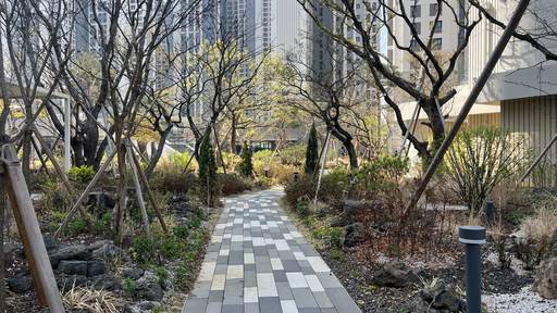 '철산자이 브리에르' 단지 내 산책길./성채리 인턴기자